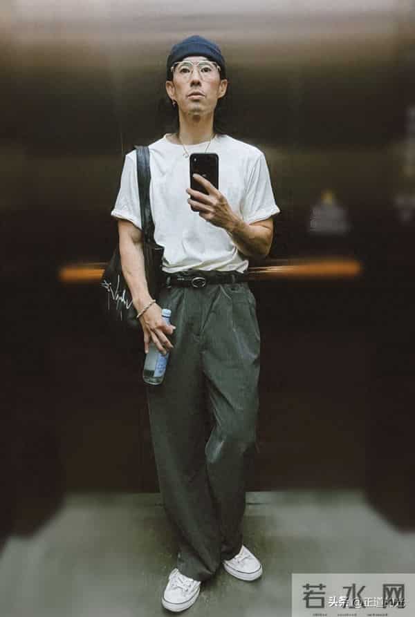 吴建豪体脂率不到10 脸上仅剩一层皮变巴掌脸 冬天只穿吊带背心出门