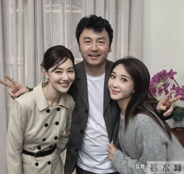 严屹宽夫妇回上戏母校，杜若溪和同学一起吃盒饭，王冠薛佳凝都在