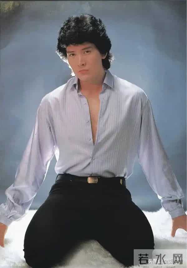 费翔在英国独居