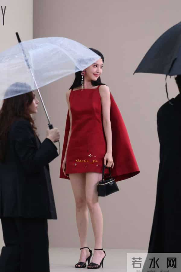 章若楠,腿又白又细