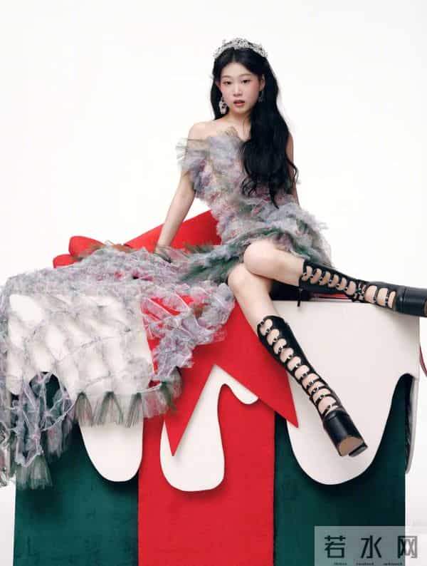 19岁沈佳润再登封面，“最丑星二代”穿上丑衣服，意外讨喜又好看