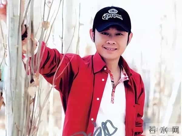 写歌30年穷困潦倒，前妻失望选择离婚，谁料51岁靠一首歌一夜成名