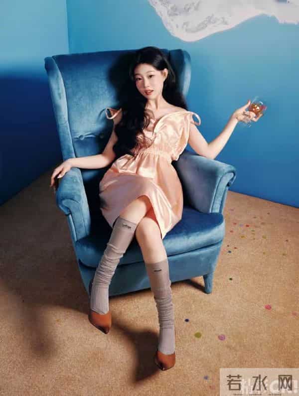 19岁沈佳润再登封面，“最丑星二代”穿上丑衣服，意外讨喜又好看