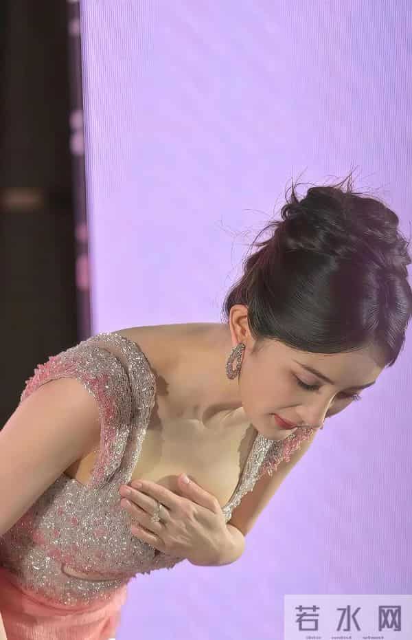 大幂幂总能让人眼前一亮杨幂身材