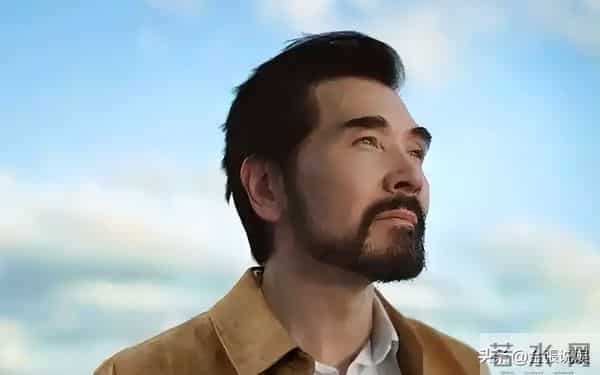 费翔在英国独居