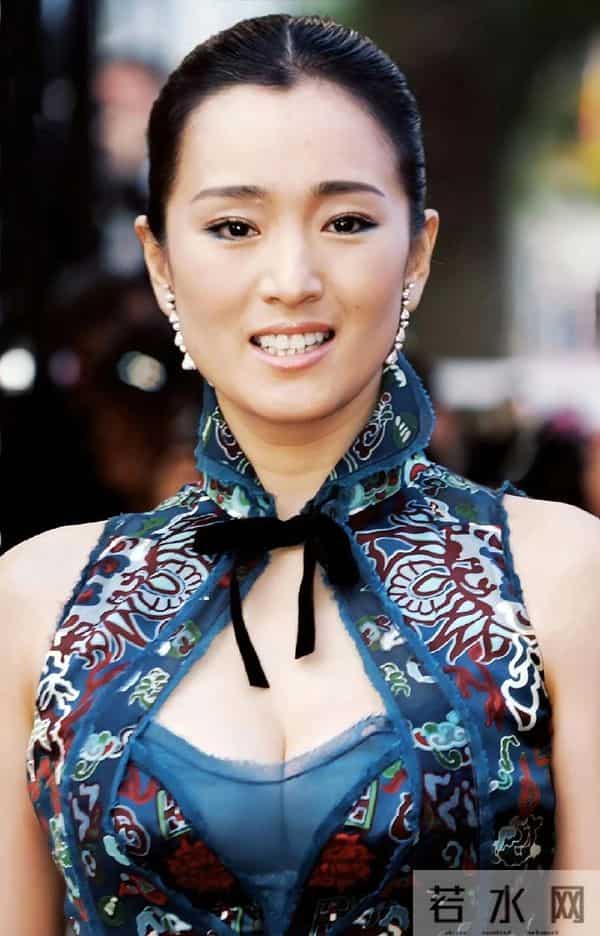 59岁巩俐现状令人感慨，白发皱纹显苍老，给“丁克”们提了个醒