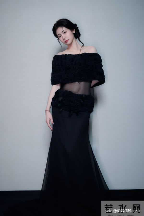 张碧晨云南被偶遇，真人脸又小又精致，无滤镜也好美啊！