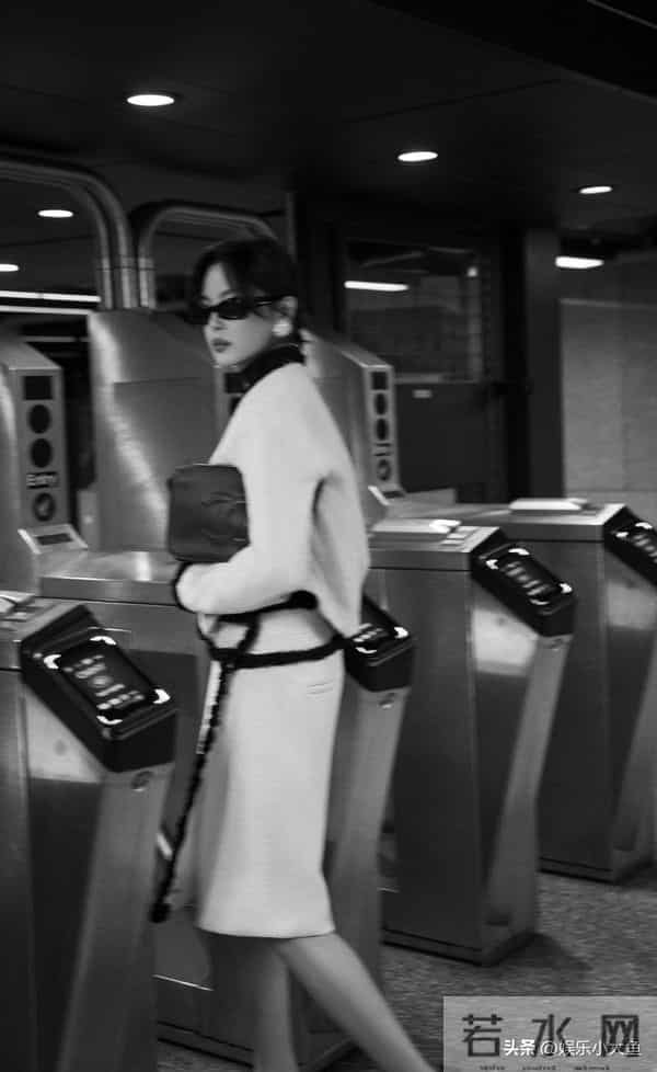 辛芷蕾今日纽约看秀，身穿CHANEl2026春夏系列，美的如此赏心悦目