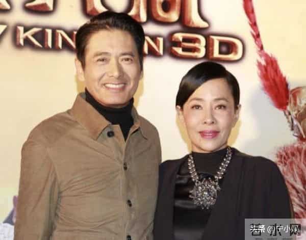 两副面孔？未见捐款却登台捞金，这次周润发被扒了老底，真相大白