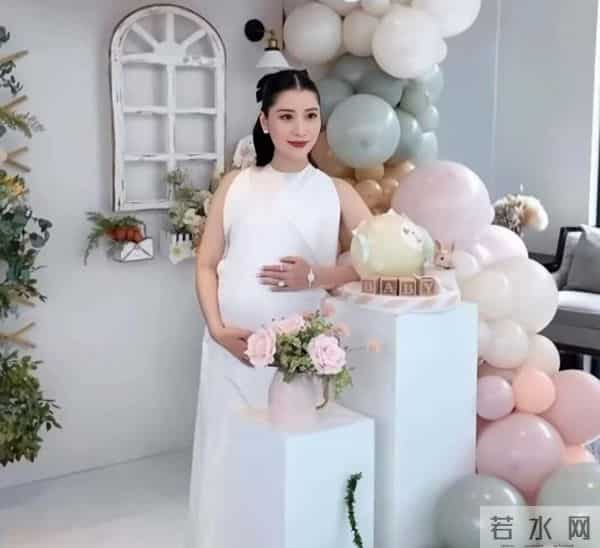 恭喜!天王刘德华小姨子宣布生子,和富二代老公结婚七年成功抱仨