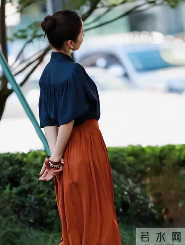 江一燕温州街头被偶遇,穿短裙腿被冻到黑紫,脸馒化到差点认不出