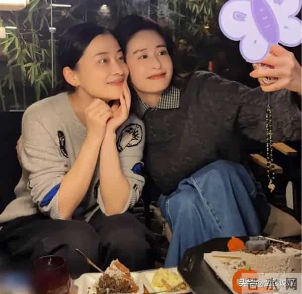 颖儿不拿自己当外人，空手去梅婷家吃饭，"顺走"3条Prada新裙子