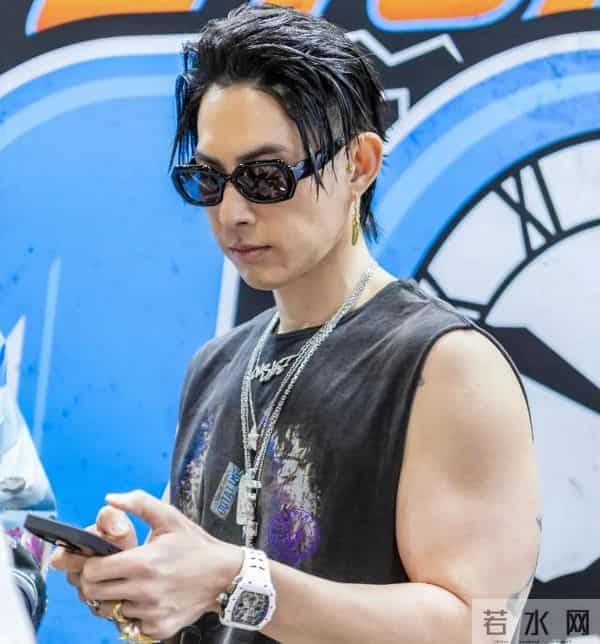 走上大S老路？47岁暴瘦脱相神似老头的F4吴建豪，给内娱敲响警钟