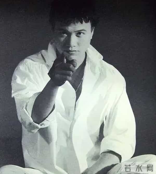 万梓良也没想到,年仅22岁的儿子开始为他争光,音乐比赛惊艳全场