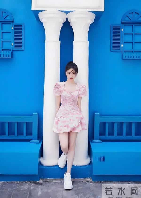 李兰迪绝美腿型，白细直堪称范本