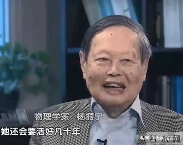 翁帆现状曝光，和母亲一起看展状态好，杨振宁的安排是对的