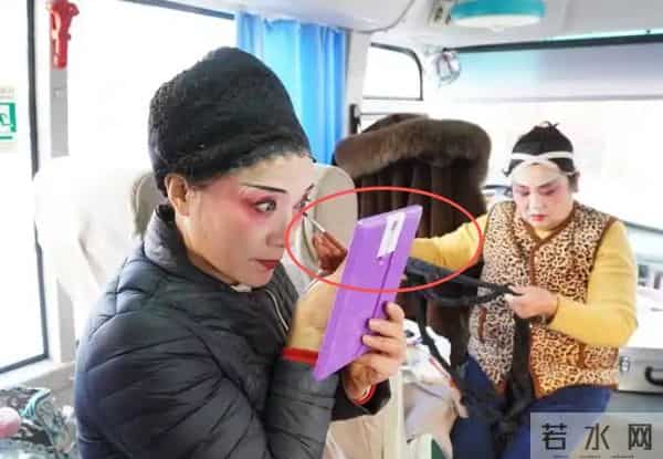 权色交易、陪睡上位，她压根不沾边，简直是娱圈的一股“清流”