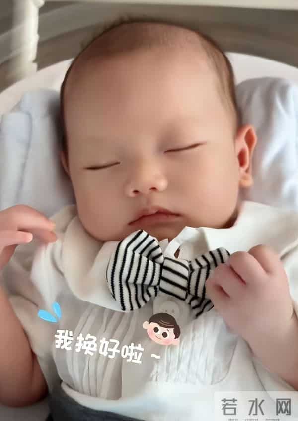 张檬和老公带儿子赏秋!8个月Dylan还在喝母乳,上围傲人气质更美