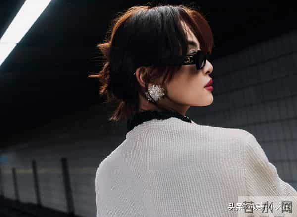 辛芷蕾今日纽约看秀，身穿CHANEl2026春夏系列，美的如此赏心悦目