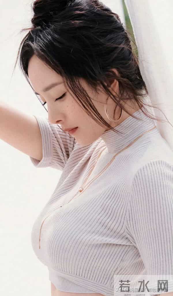 杨幂 释放少女般的纯欲感 全身纯白太顶了