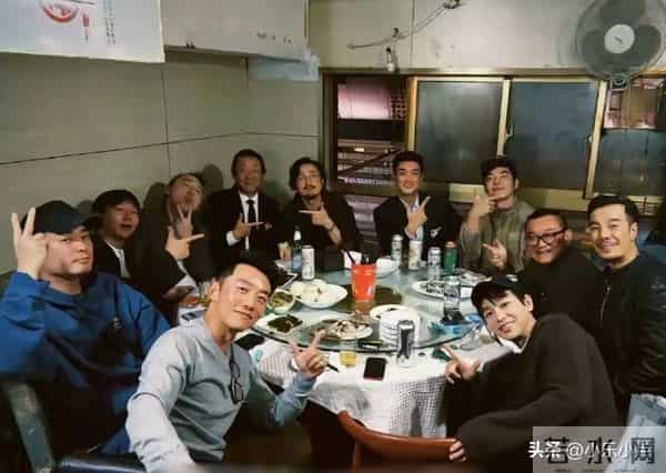 太有料了!上戏80校庆众星蹲苍蝇馆干饭,雷佳音萌翻 马伊琍逛校园