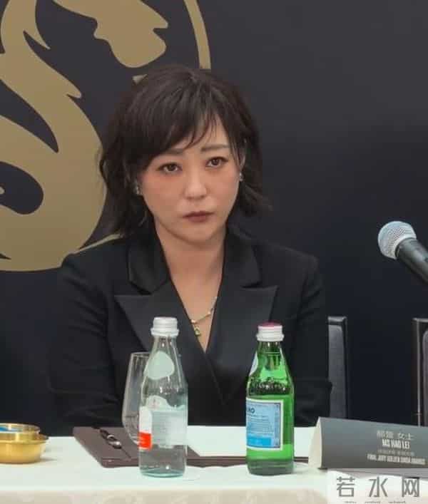 郝蕾风波后现身金狮评委，面部肿胀眼神犀利，尬笑回应没骂辛芷蕾