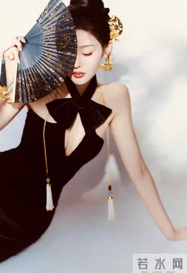 张天爱舔舌头好俏皮,爱了爱了