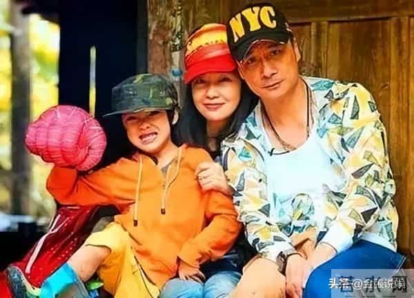 嫁给吴镇宇23年没做过饭，53岁仍似少女，她堪称最美的女星