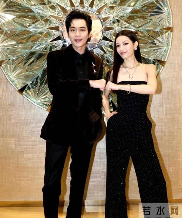 蒂芙尼活动上46岁章子怡骤显衰老，肌肤浮肿骨感干瘪，面相大变