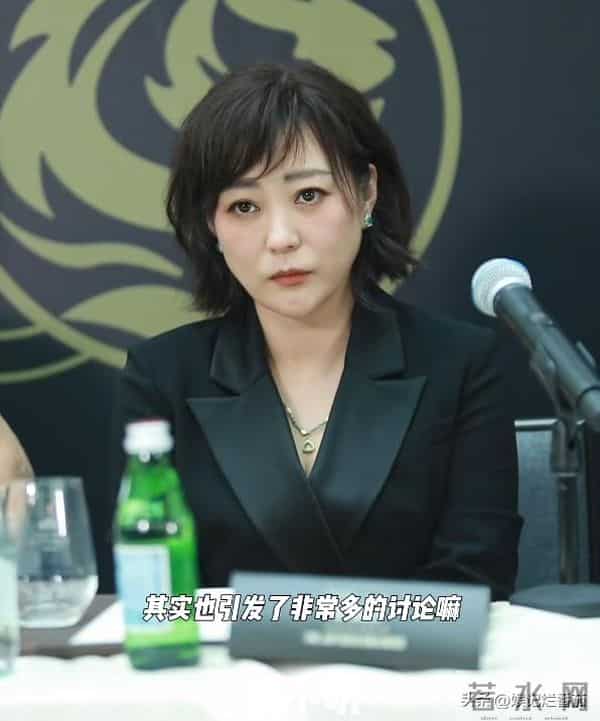 金狮大赏评委郝蕾,面对犀利问题只能尬笑,奖项颁发后好打脸