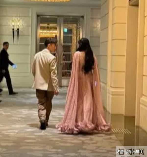 面相彻底变了，李靓蕾现身邱泽许玮甯婚礼，子女现状引人焦虑