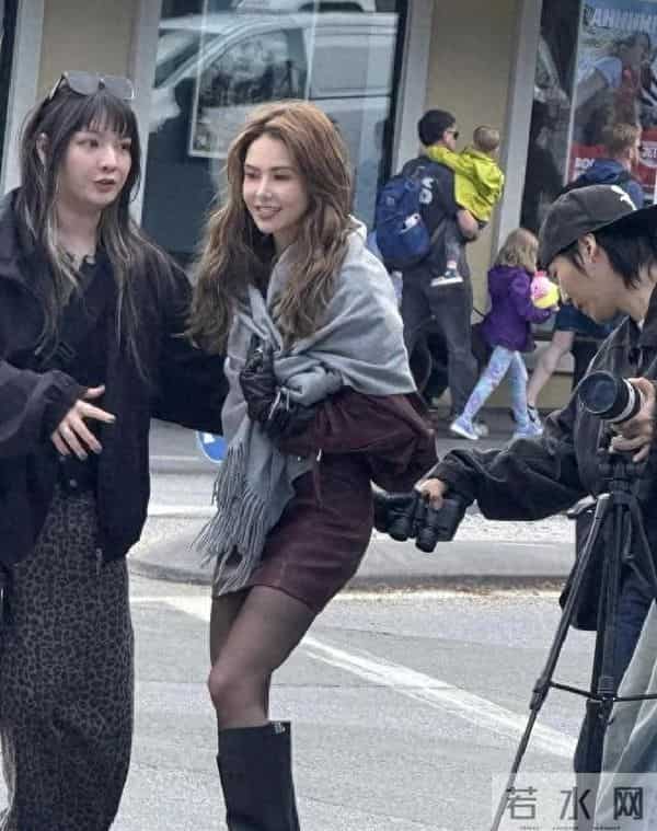 昆凌新西兰被偶遇，绝美比例生图惊艳，网友直呼周董眼光太赞