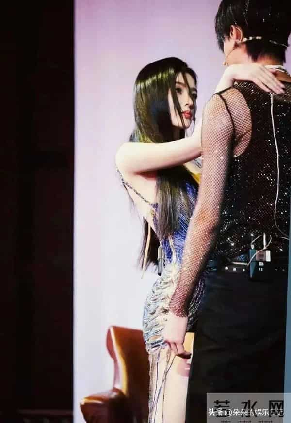 张天爱名场面:只要她自己不尴尬,尴尬的就是别人!