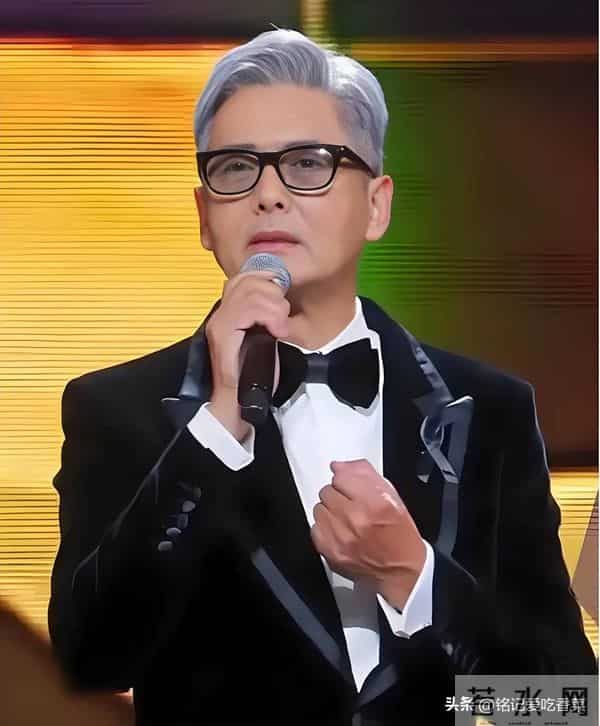 香港天王现身争议场 捐款沉默引质疑 黑衣侠影藏何事