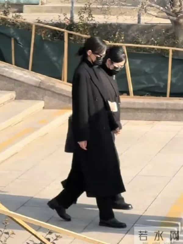 罗晋剧宣首露面！多次掩面擦眼睛、胡子拉碴，复工没之前意气风发