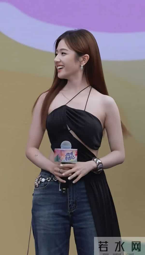 李兰迪这身材真是看一次惊艳一次，又瘦又有肉感堪称极品