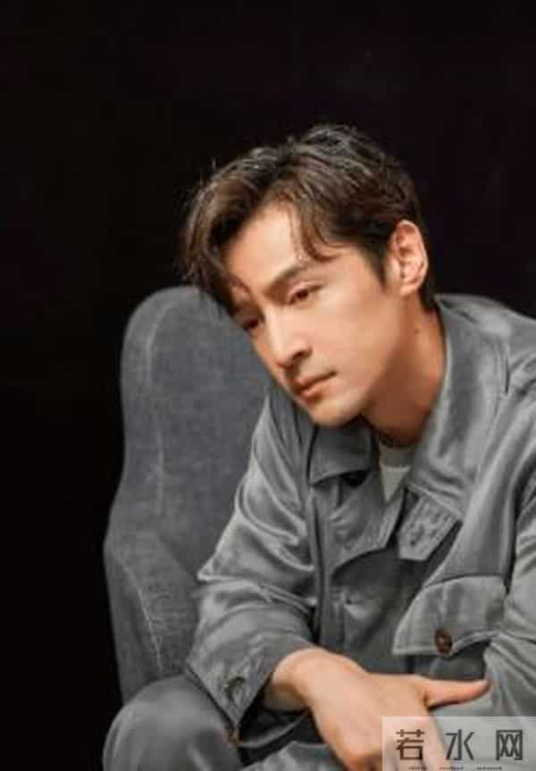 再多钱有什么用？43岁身价过亿的胡歌，还是难弥补对两岁女儿亏欠