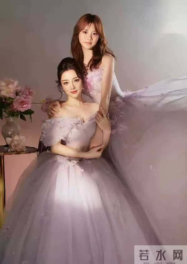 小甜馨长成大姑娘了和妈妈合影就跟姐妹花似的,五官像爸爸贾乃亮