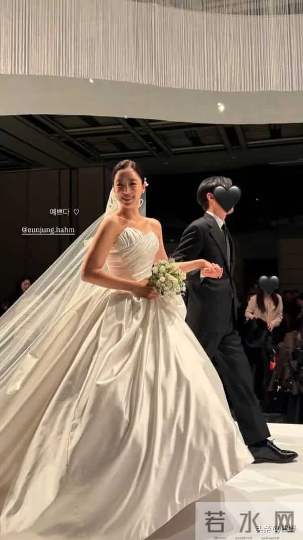 咸恩静婚礼上T-ara再合体,却又是“六缺一”