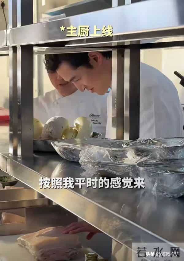 胡歌精通厨艺狂宠妻,做巨型红烧肉,女儿馋蛋糕成“小吃货”