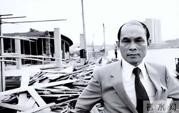 霍启刚也没想到，他79岁的父亲霍震霆，如今还能再为霍家“争光”