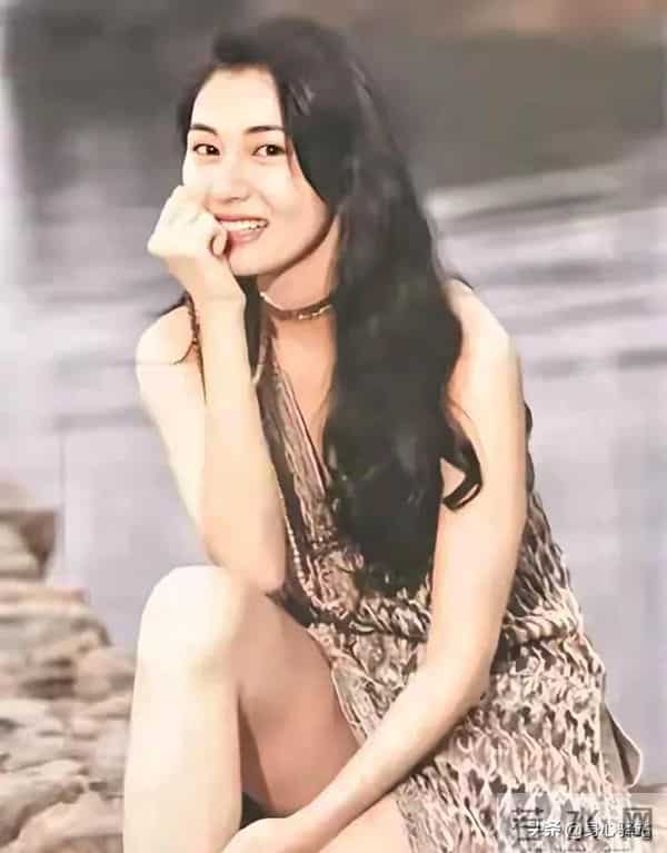 何为美得惨绝人寰看看年轻的李嘉欣才知道什么叫“女娲毕设”天花