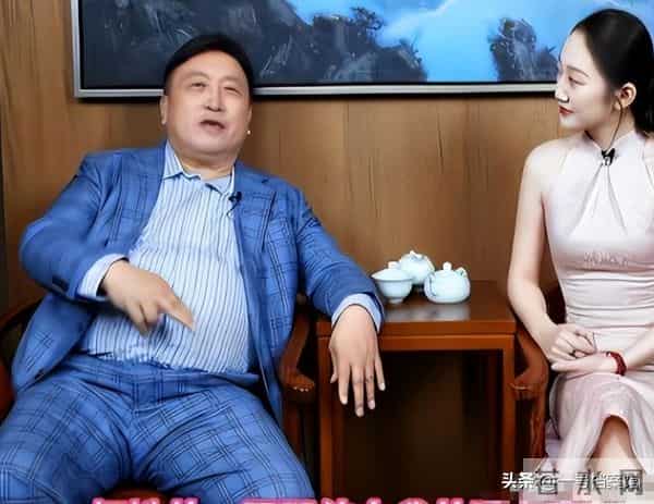 王晶谈易烊千玺拿奖，几句话透露出不一样的信息，令人感慨