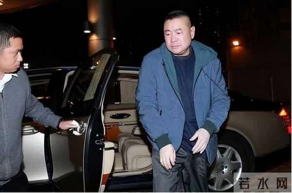 比李嘉诚还狠？香港富豪套现500亿离场，抛弃发妻，结局令人唏嘘