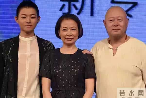 悲情女人仲小萍:因儿子31年不嫁,两次被辜负,霍尊输了回到原点