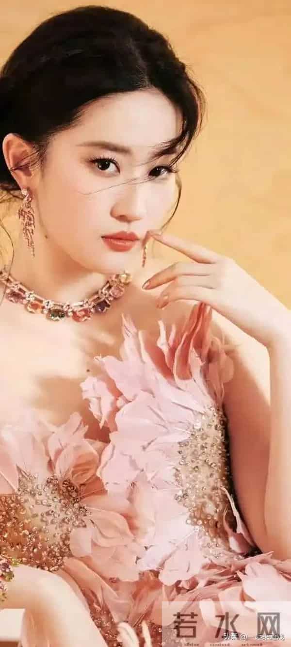 刘亦菲的美,清冷仙气,美得人不敢靠近