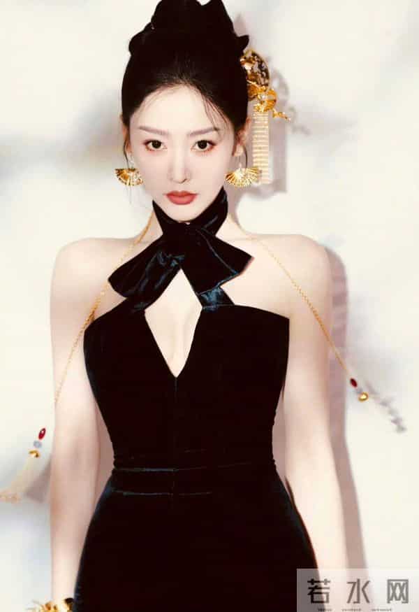 张天爱舔舌头好俏皮,爱了爱了