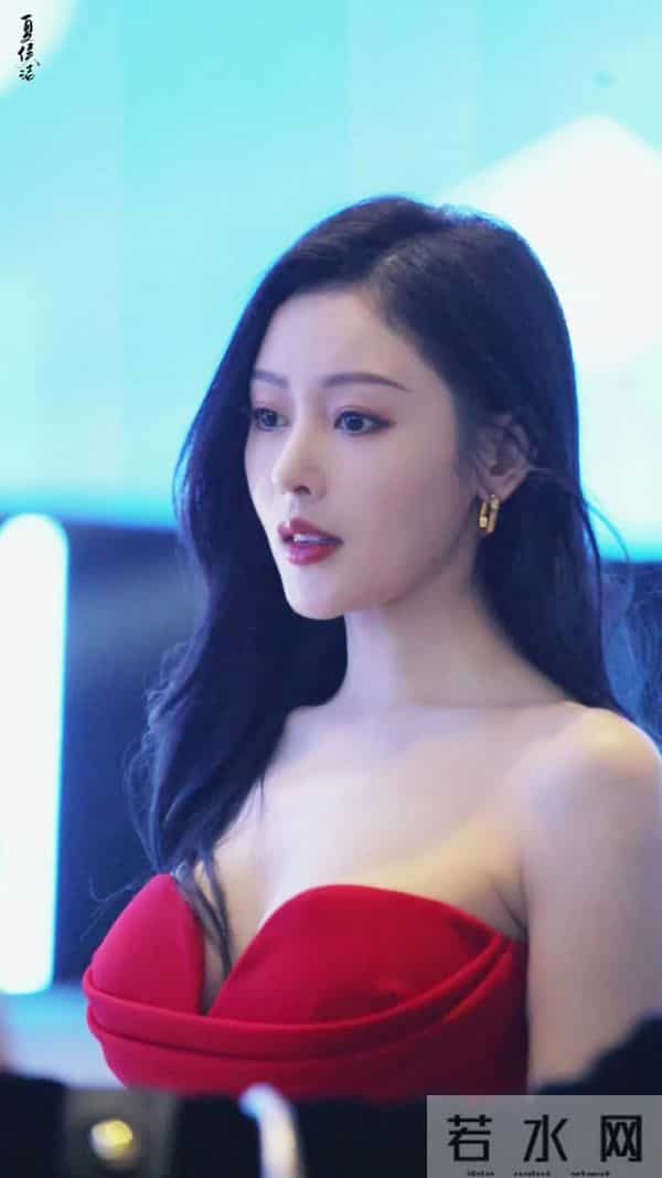 张天爱舔舌头好俏皮,爱了爱了