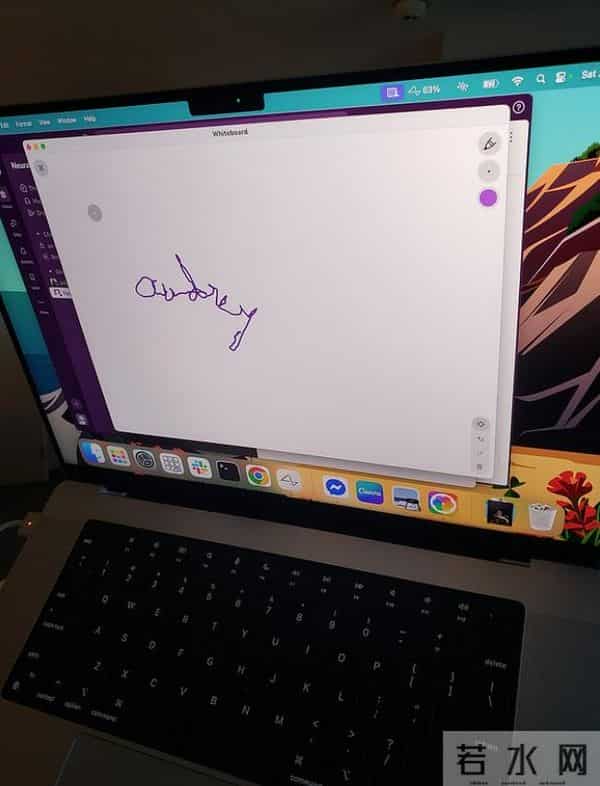 金·卡戴珊称大脑存在“空洞”,被指向不知情的美国人推销脑芯片