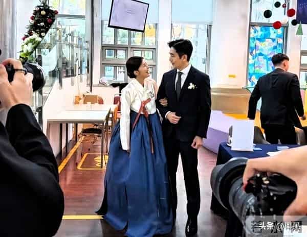 韩娱圈最帅公公诞生!车仁表58岁状态封神,儿子婚礼全程被抢镜!